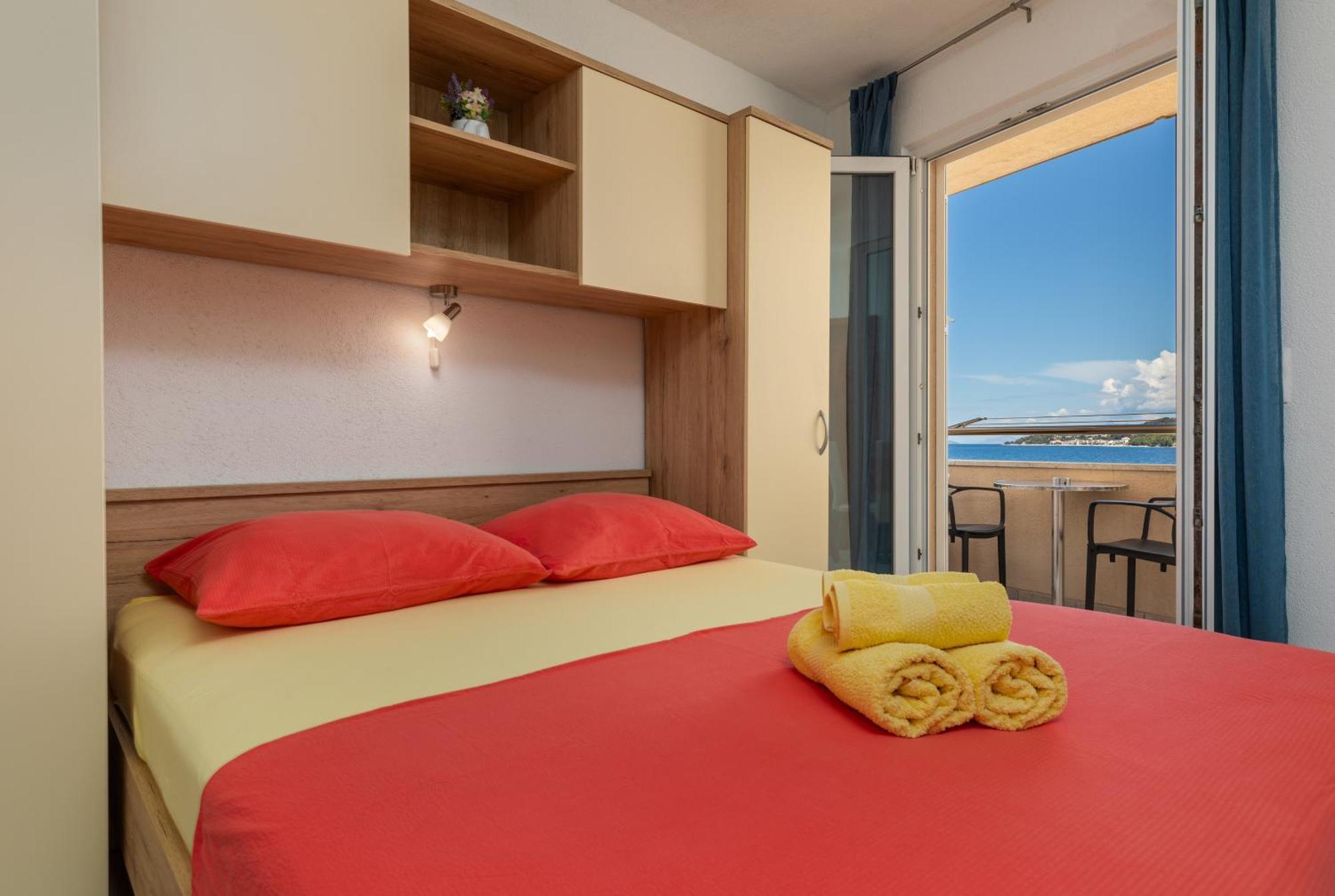 Apartments By The Sea Drasnice, Makarska - 6697 Экстерьер фото